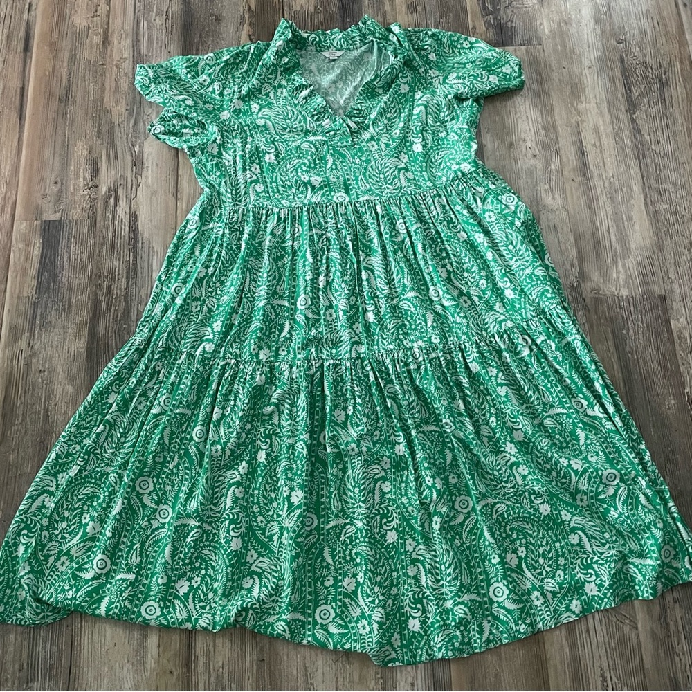Crown & Ivy Green and White Dress Size XXL